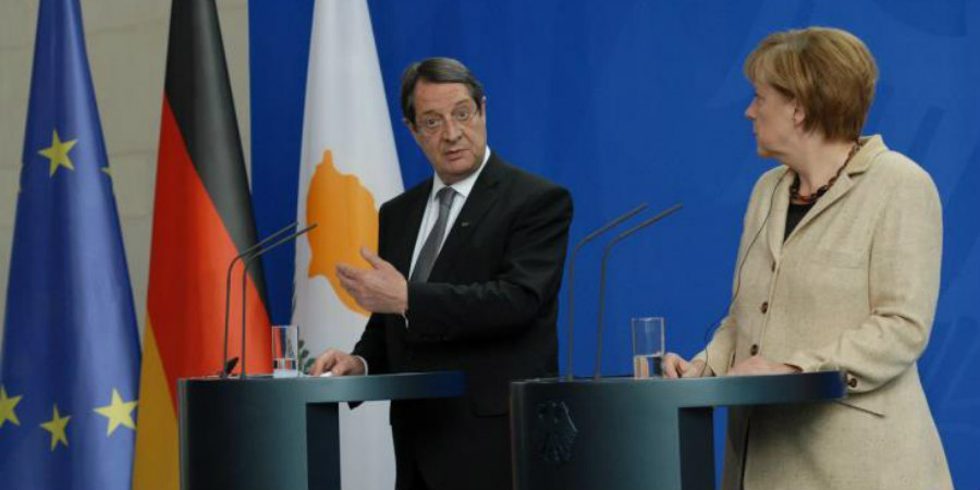 Συνάντηση Προέδρου με Μέρκελ στις Βρυξέλλες - Διάλογο με Οζερσάι και όχι Ακιντζί προκρίνει η Άγκυρα λέει ο ΥΠΕΞ 